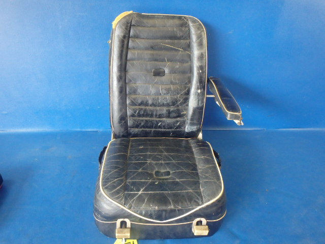 NPN Cessna - SEAT INSTALLATION FRONT RH (UPHOLSTERY TORN - SEE PHOTOS)